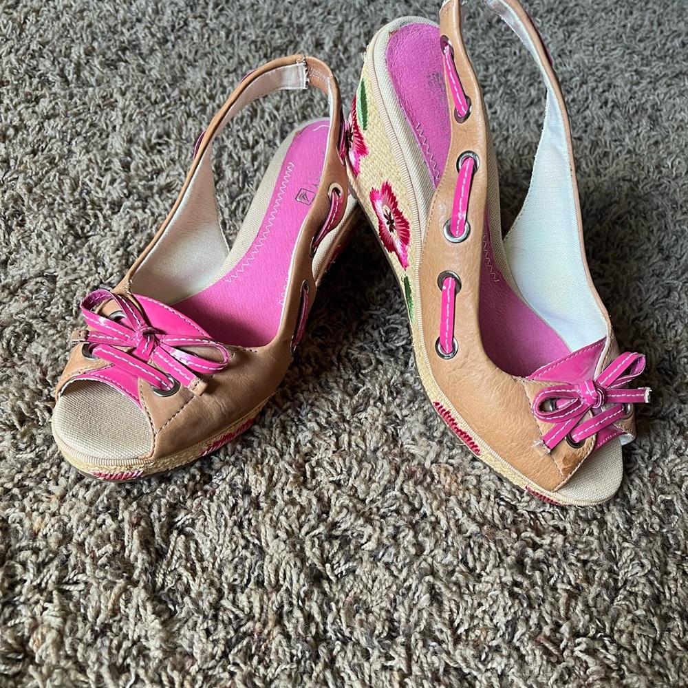 Sperry Women's Wedges in Tan and Pink with flower details